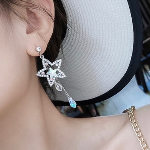 LAST ONE‼️Crystal Big Shiny Star  tassel Earrings - Picture 2 of 5